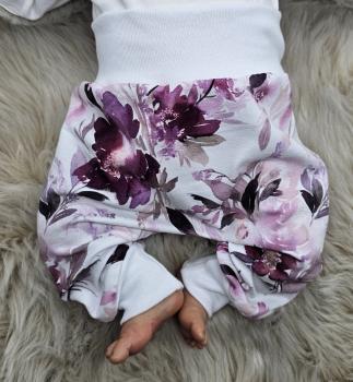Handmade Hose gr. 56 lila Blumen