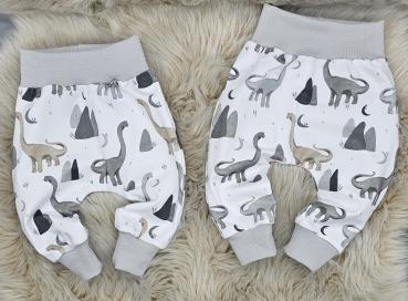 Preview: Handmade Pumphose mit Dinos gr. 56 bis 80