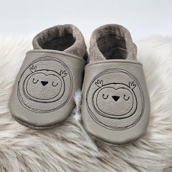 Handmade Lederpuschen gr.22 mit gestickten Eulen