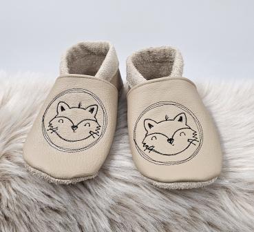 Handmade Lederpuschen gr.25 mit gestickten Füchsen