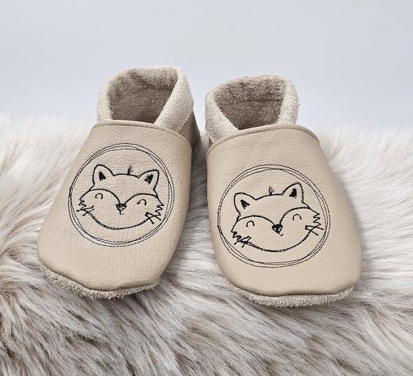 Handmade Lederpuschen gr.25 mit gestickten Füchsen